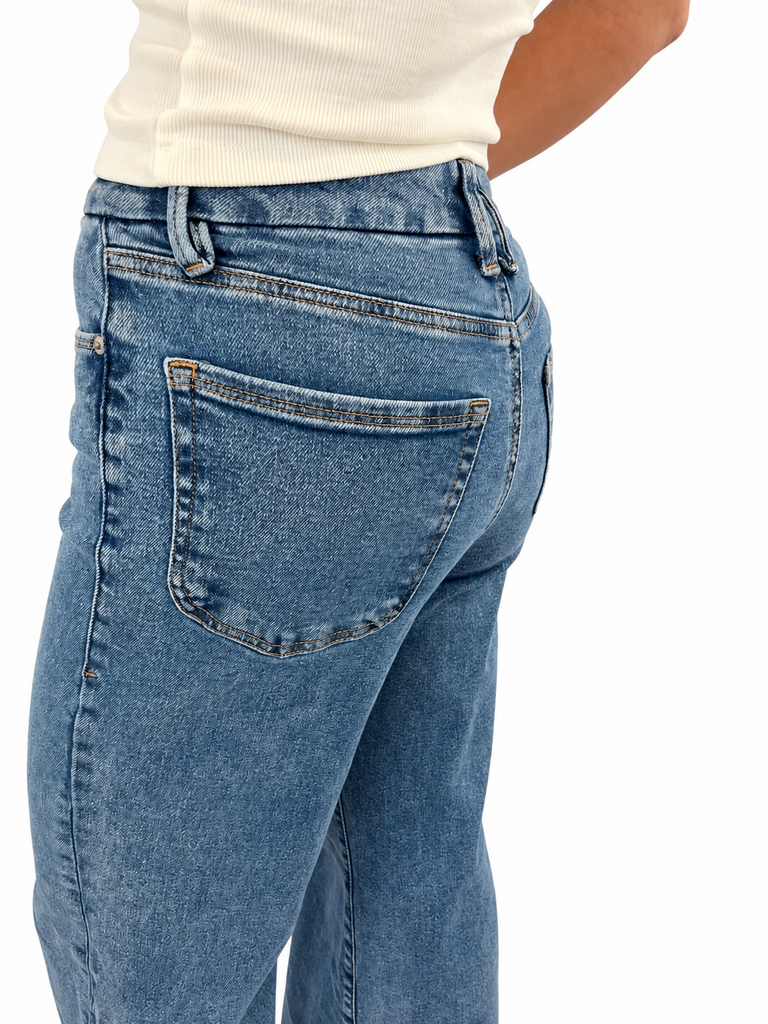 Good American Soft Tech Good Waist Palazzo Jeans (4; Retail $174)