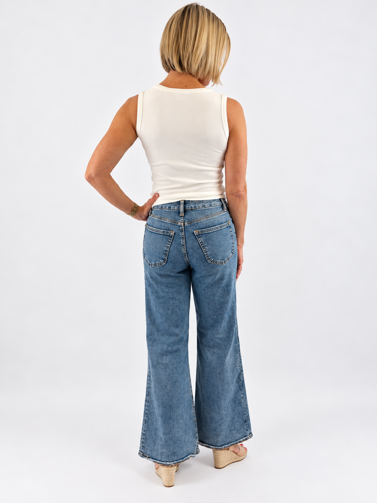 Good American Soft Tech Good Waist Palazzo Jeans (4; Retail $174)